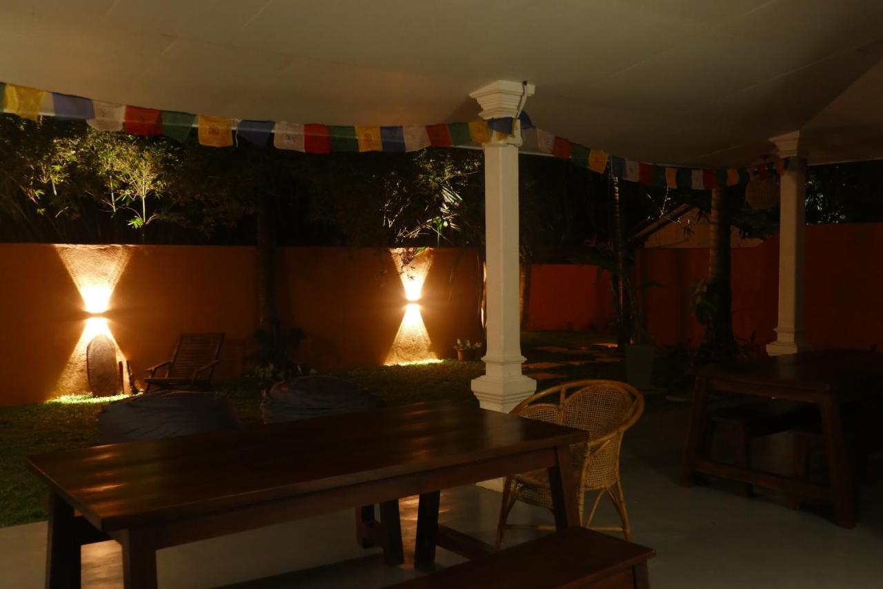 Barefoot Backpackers Hostel Dickwella Exterior photo